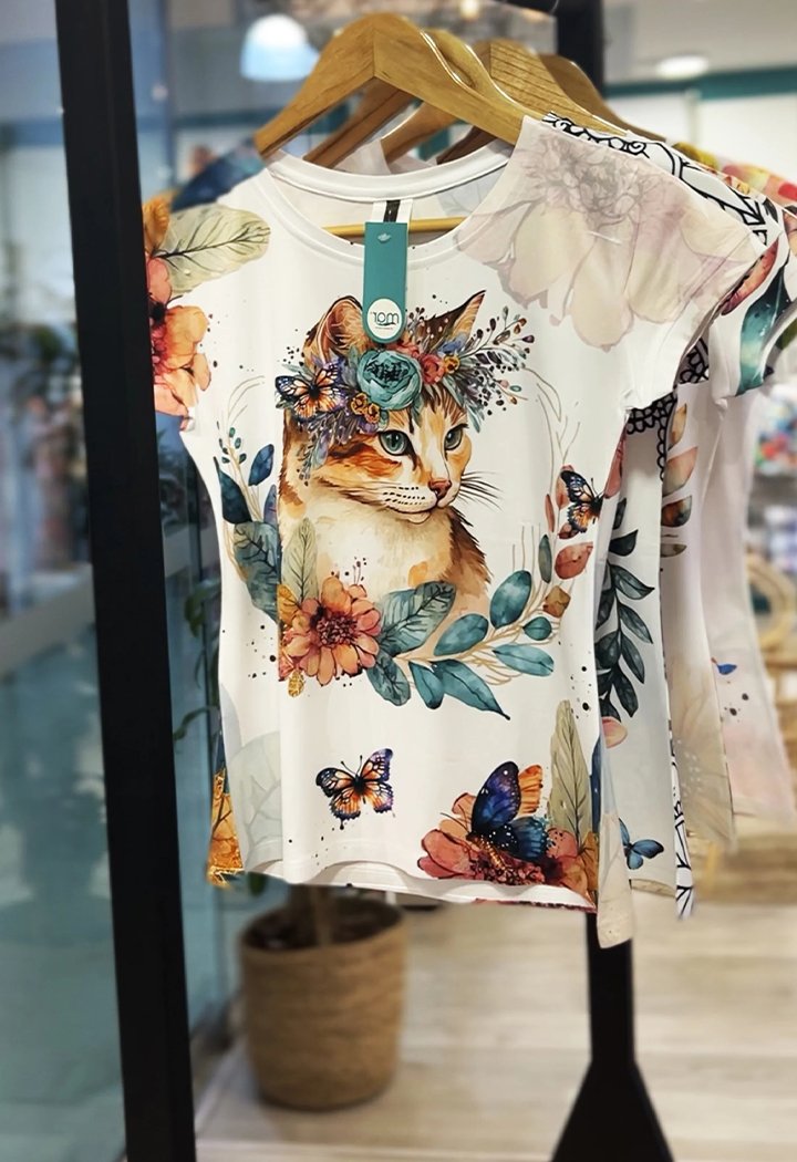 Beautifully Finished T-Shirt in a Timeless Design