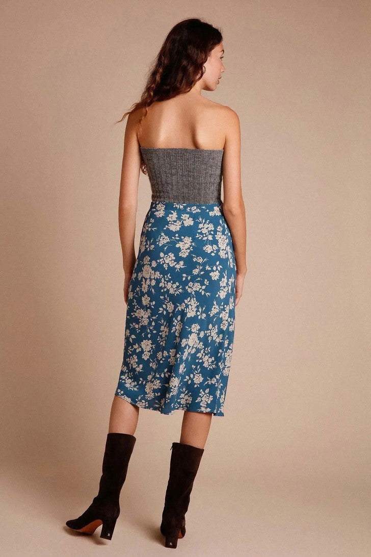 Well Tailored Garment with a Graceful Silhouette