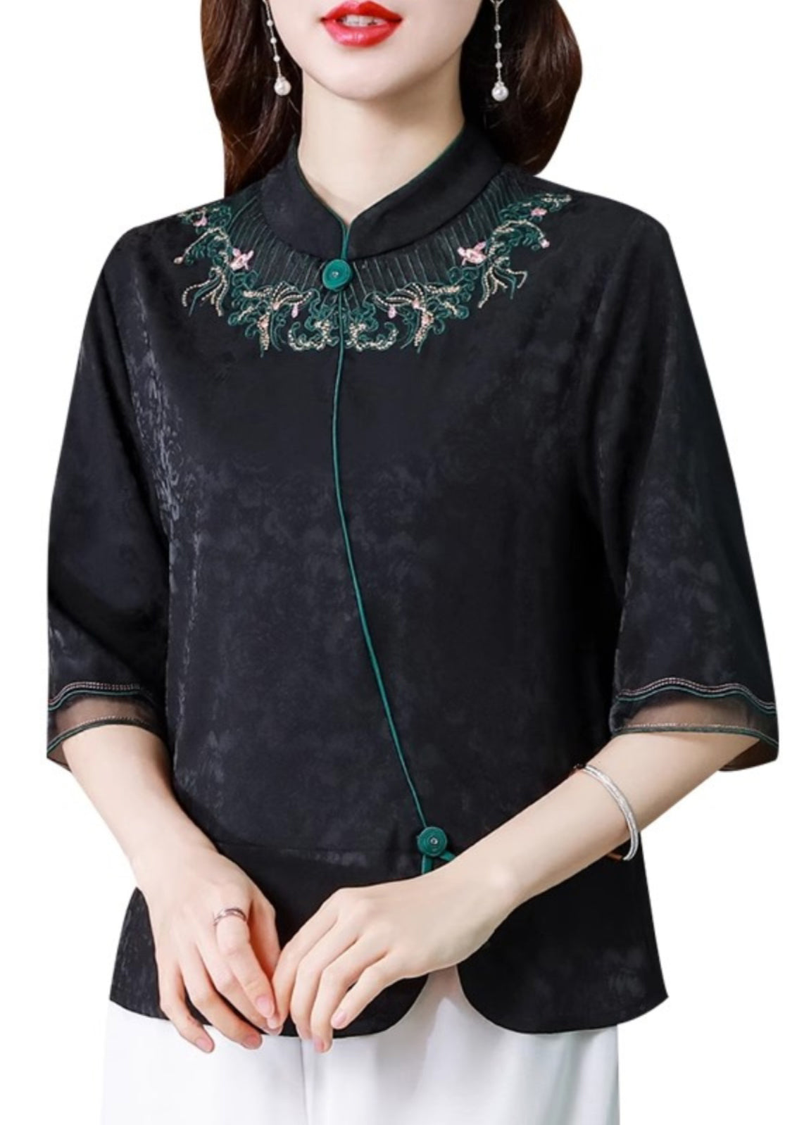 Well Tailored Blouse with a Graceful Silhouette