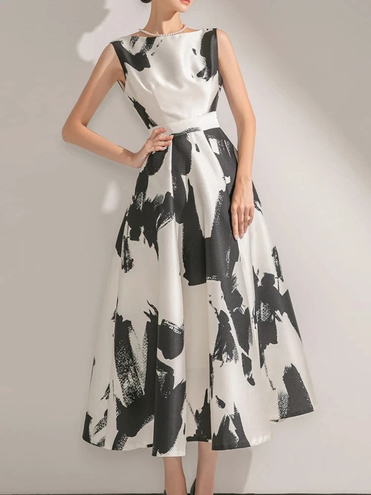 Classic Vintage Dress with a Flattering Fit