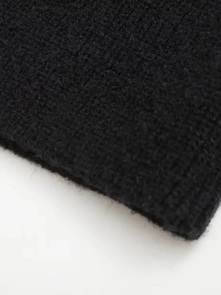 Well Tailored Sweater with a Graceful Silhouette