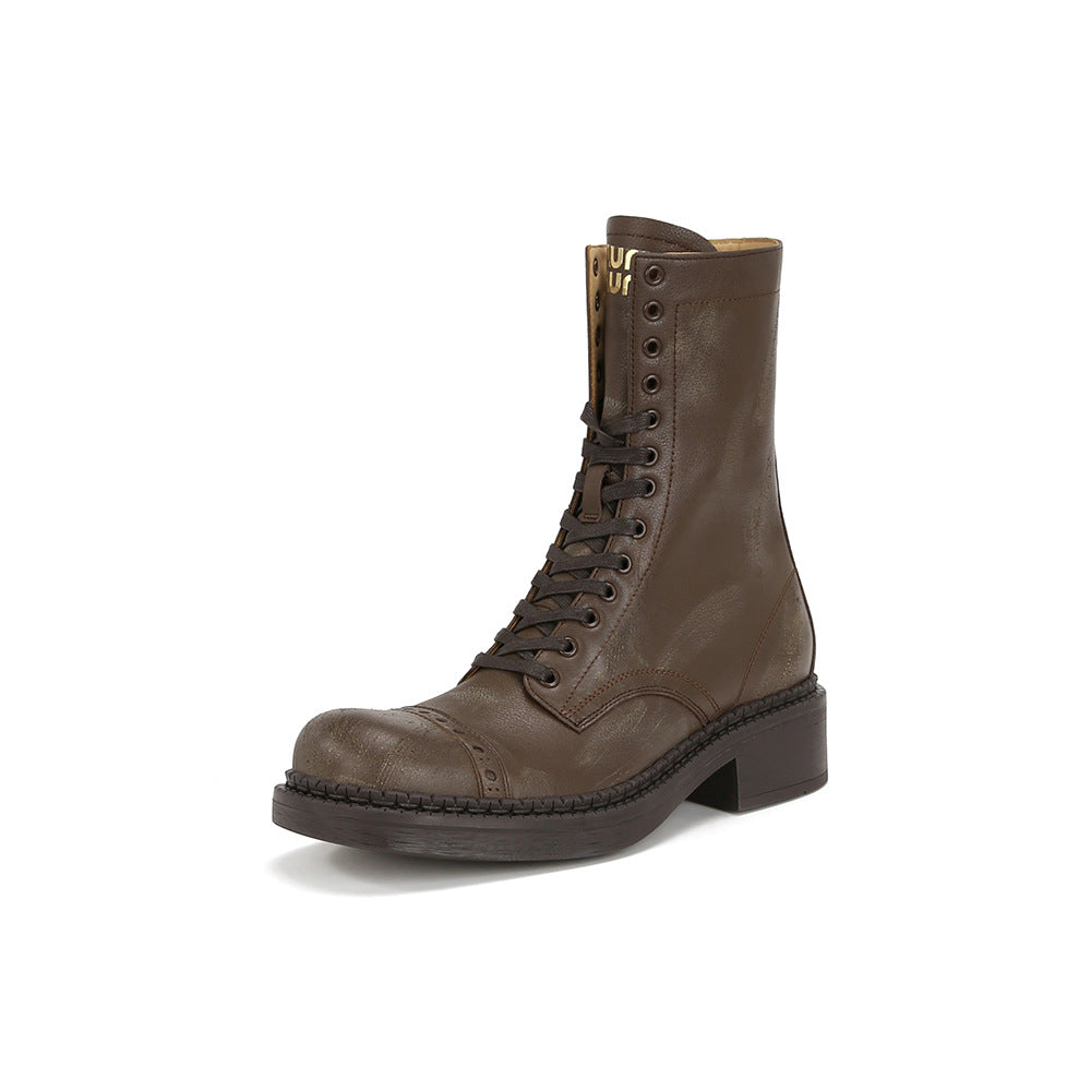 Effortlessly Elegant Boots with a Timeless Design
