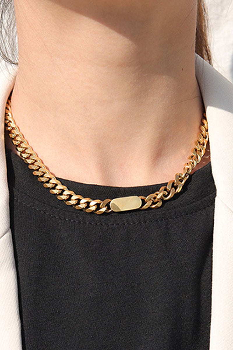 Sophisticated Garment with a Clean Classic Look