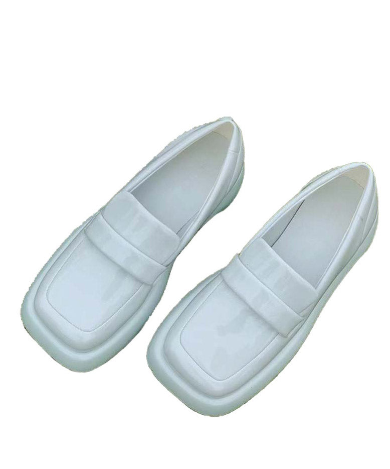Effortlessly Elegant Shoes with a Timeless Design