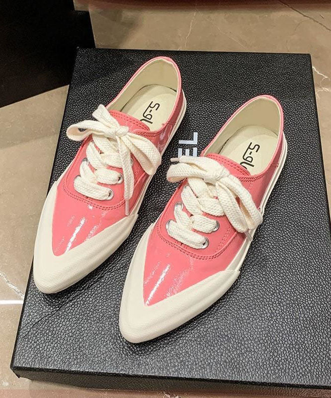Well Tailored Shoes with a Graceful Silhouette