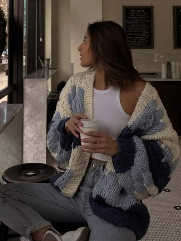 Effortlessly Elegant Cardigan with a Timeless Design