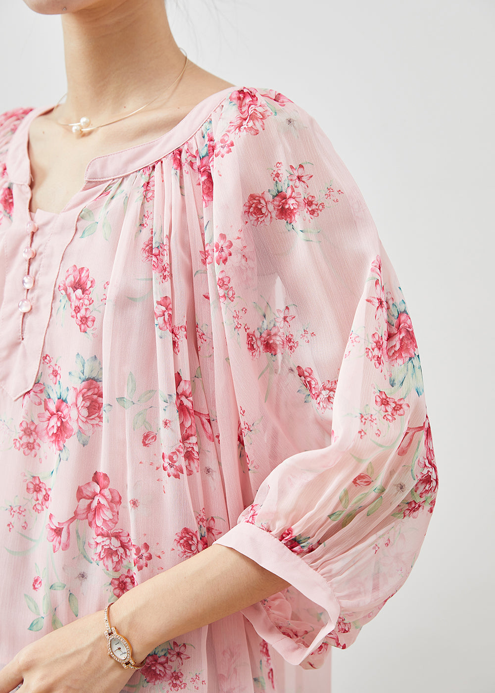 Effortlessly Elegant Shirt with a Timeless Design