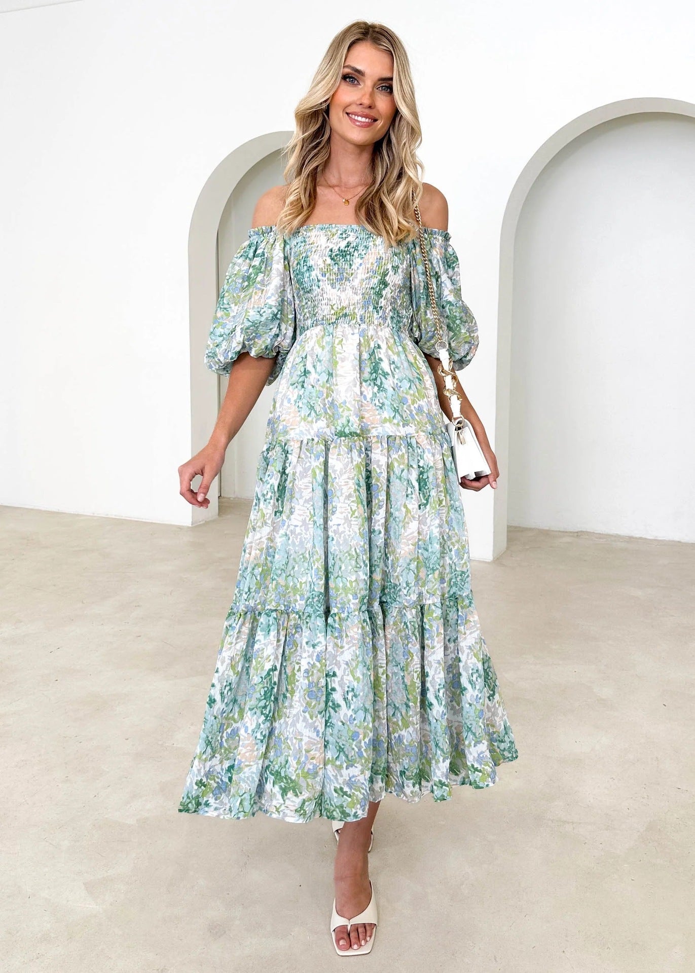 Effortlessly Elegant Dress with a Timeless Design