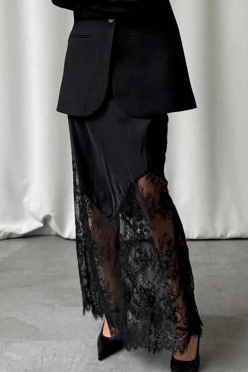 Gracefully Styled Garment for Any Occasion