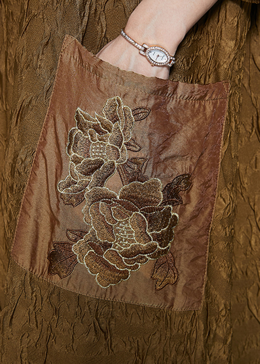 Beautifully Finished Dress in a Timeless Design