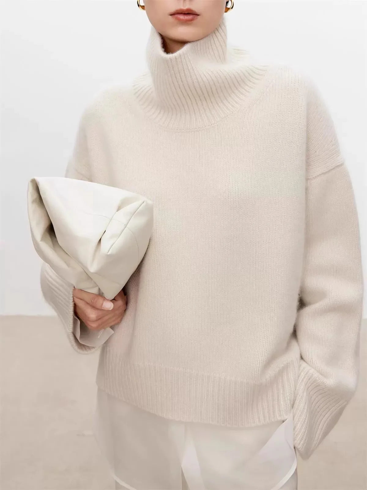 Effortlessly Elegant Sweater with a Timeless Design