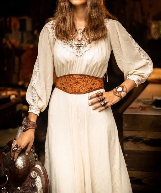 Beautifully Finished Dress in a Timeless Design