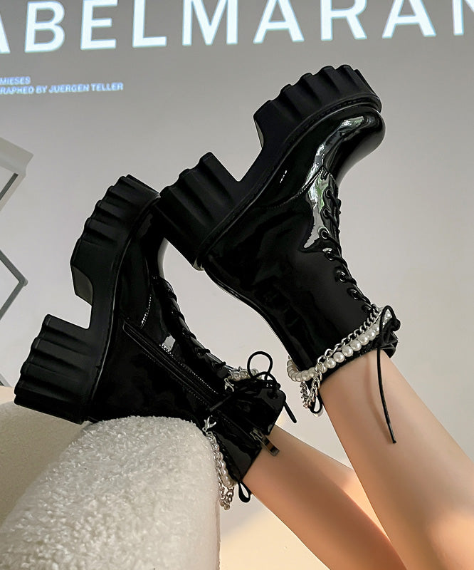 Effortlessly Elegant Boots with a Timeless Design