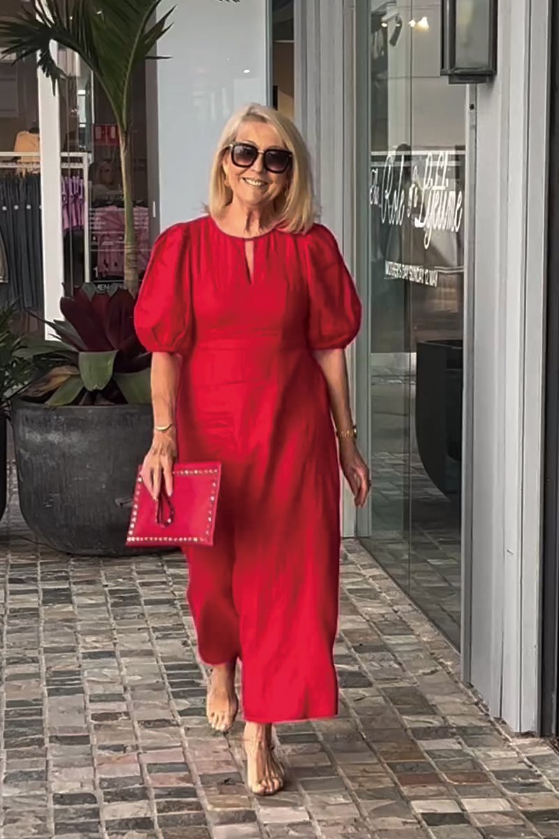 Beautifully Finished Dress in a Timeless Design
