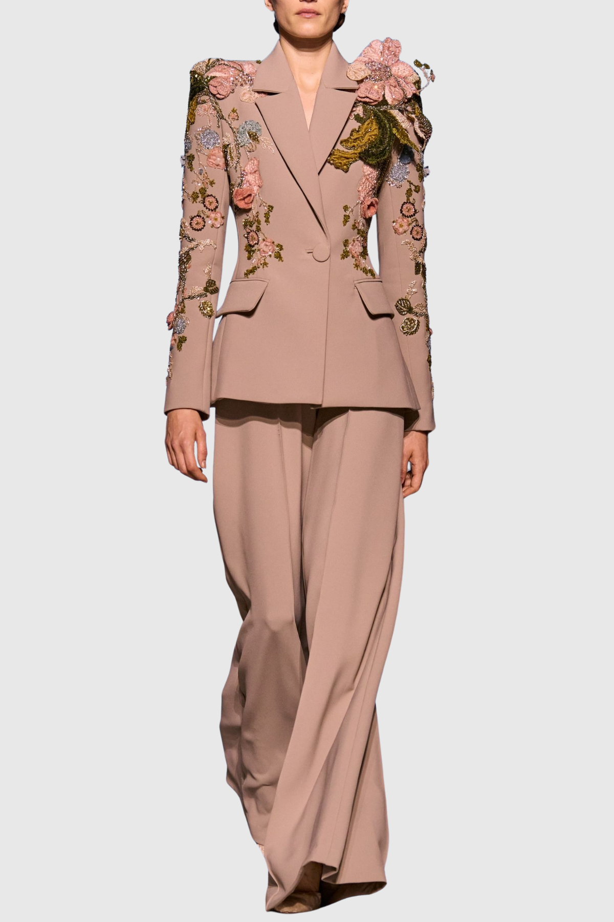 Well Tailored Trousers with a Graceful Silhouette