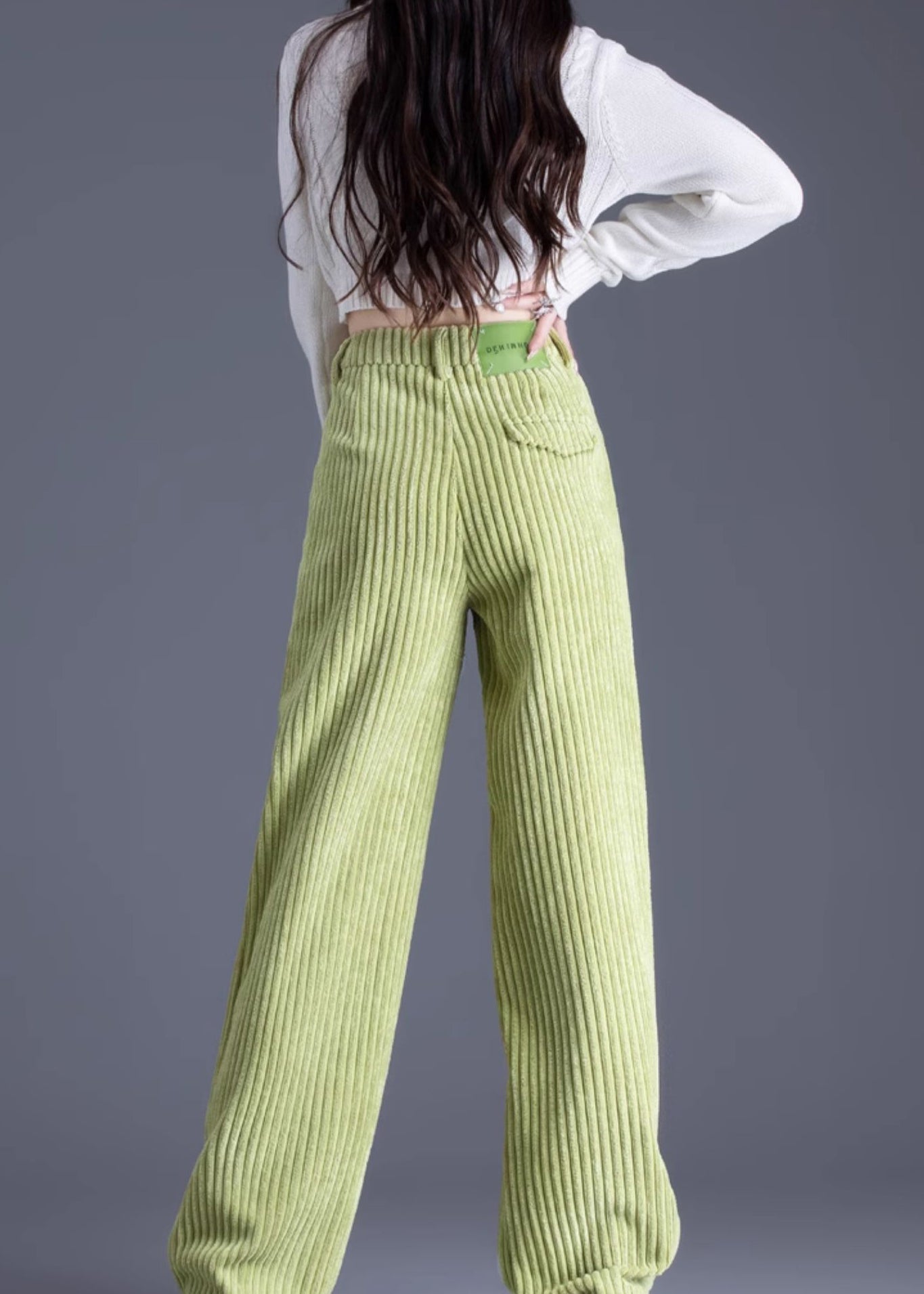 Well Tailored Pants with a Graceful Silhouette
