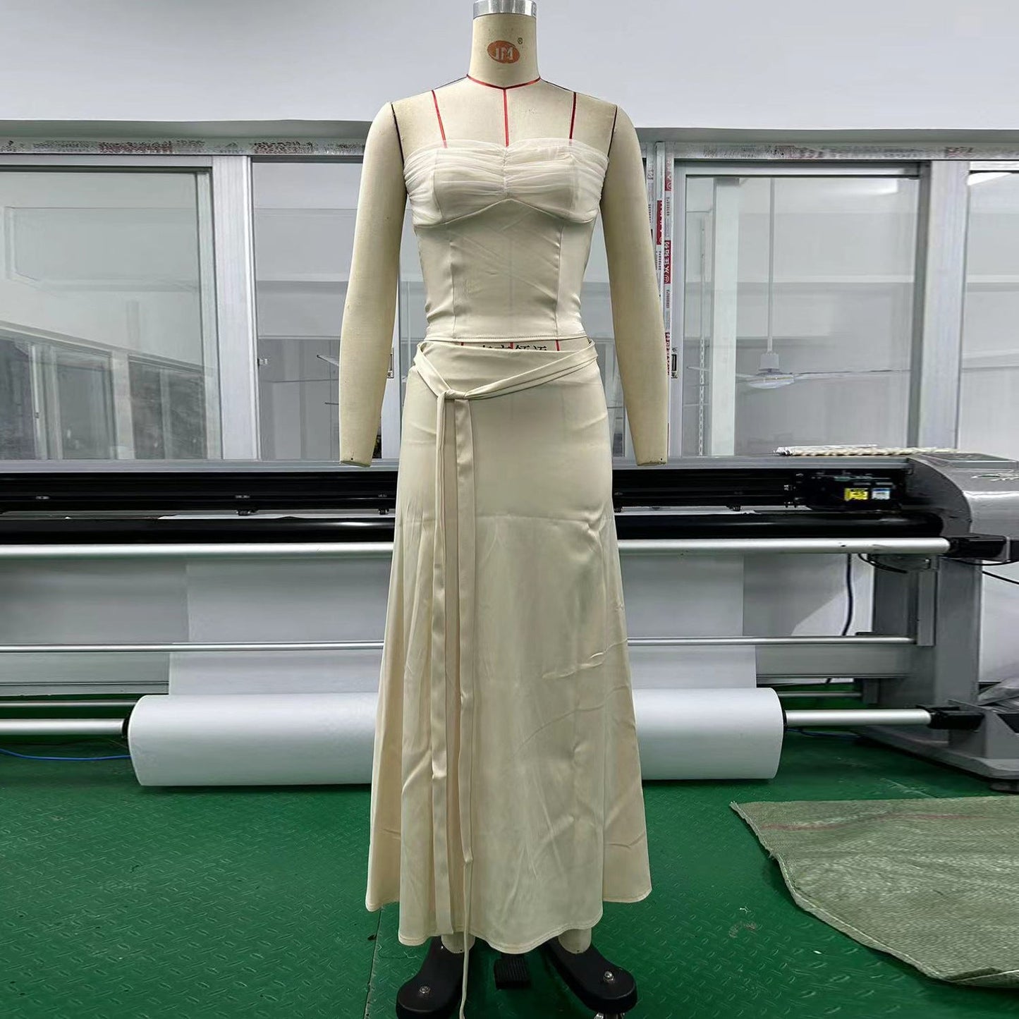 Well Tailored Dress with a Graceful Silhouette