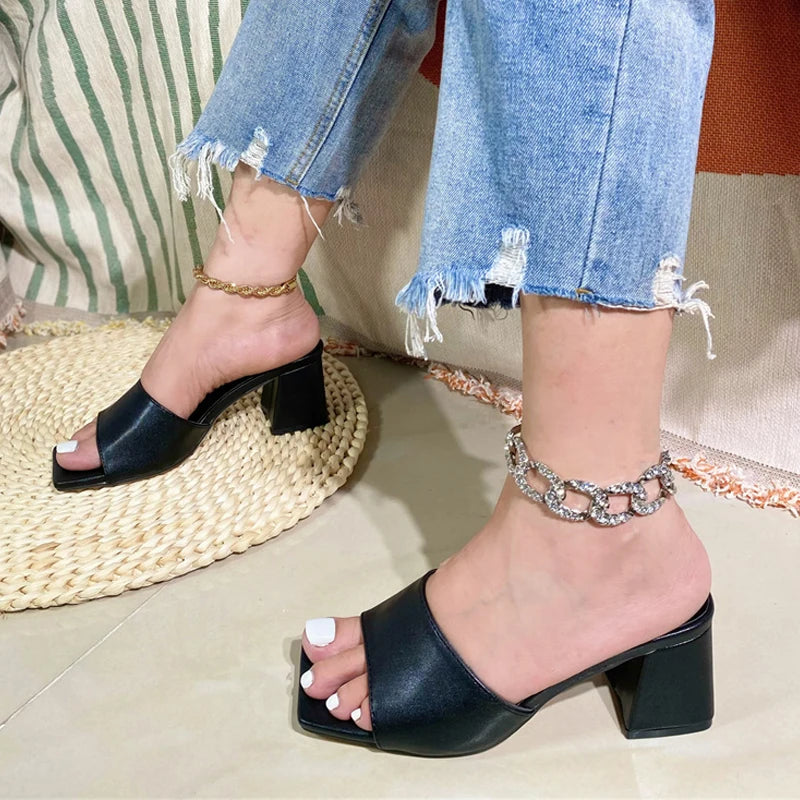 Well Tailored Heels with a Graceful Silhouette