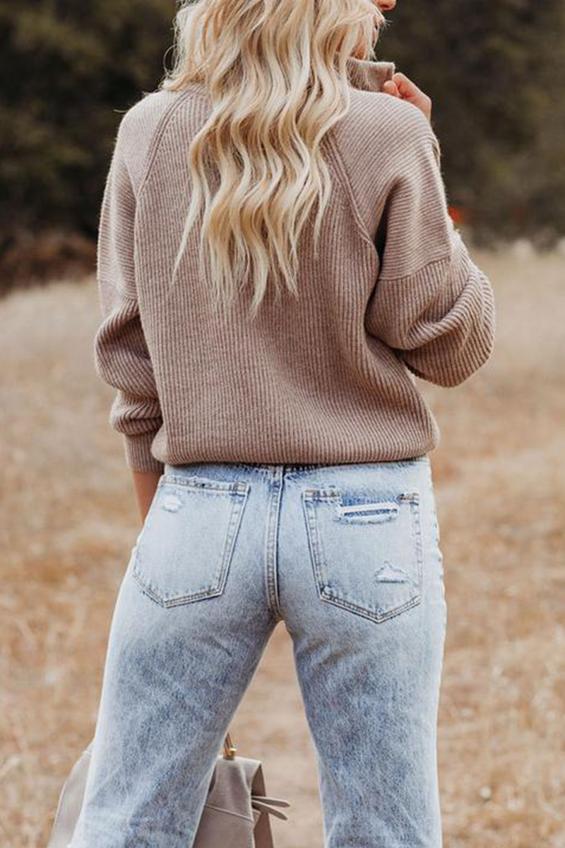 Effortlessly Elegant Sweater with a Timeless Design
