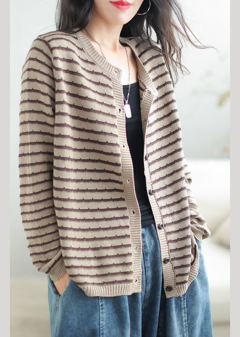 Effortlessly Elegant Sweater with a Timeless Design