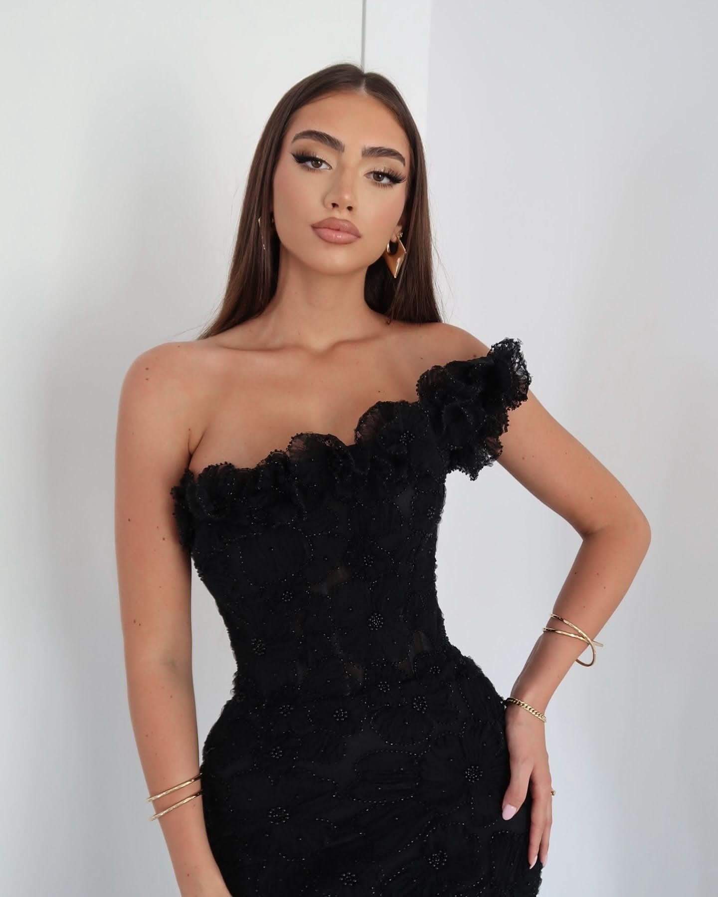 Well Tailored Garment with a Graceful Silhouette