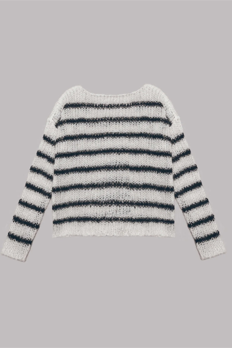 Classic Vintage Sweater with a Flattering Fit