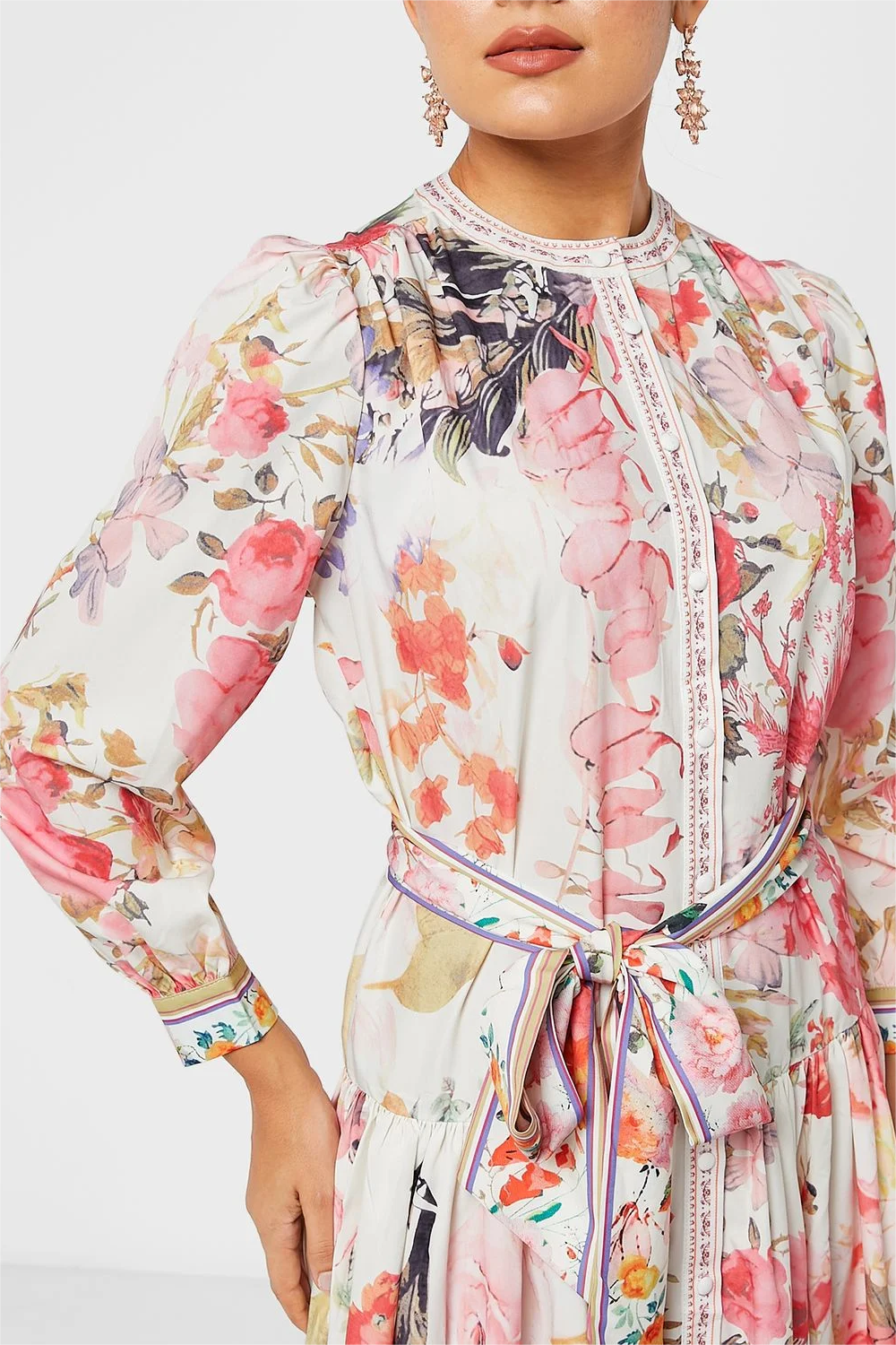 Beautifully Finished Dress in a Timeless Design