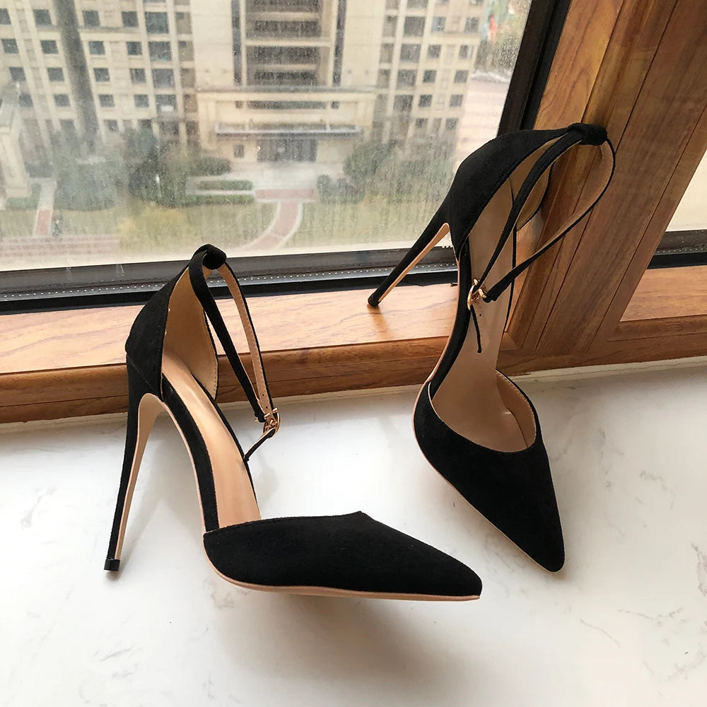 Effortlessly Elegant Shoes with a Timeless Design
