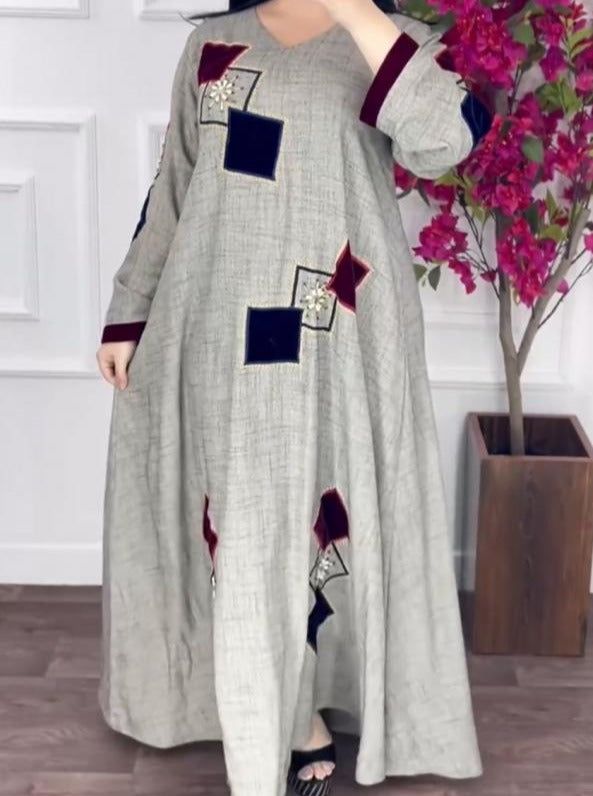 Beautifully Finished Dress in a Timeless Design