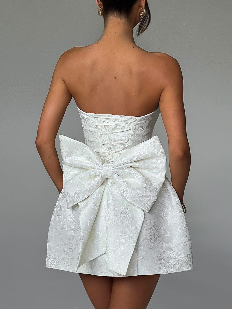 Beautifully Finished Dress in a Timeless Design