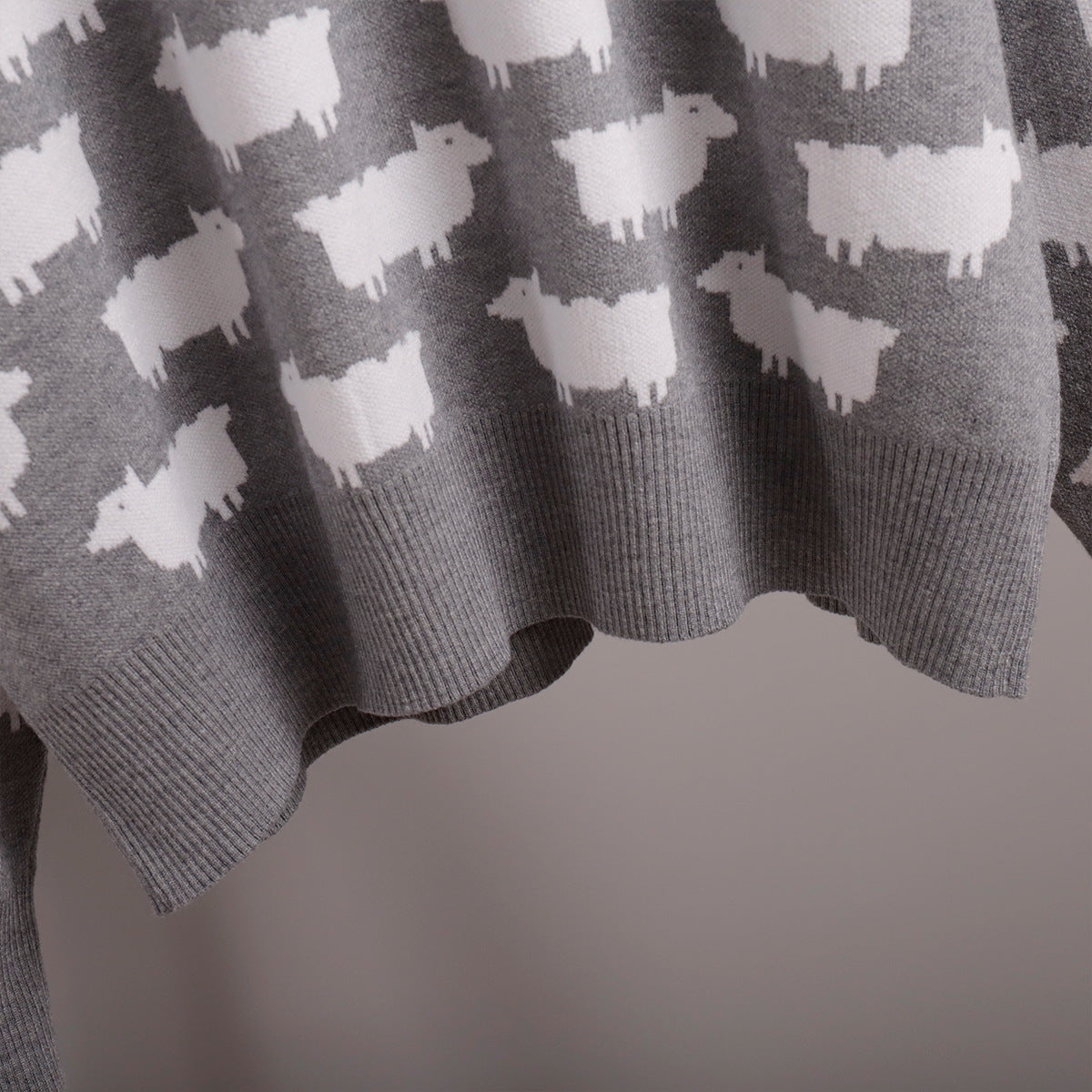 Effortlessly Elegant Sweater with a Timeless Design