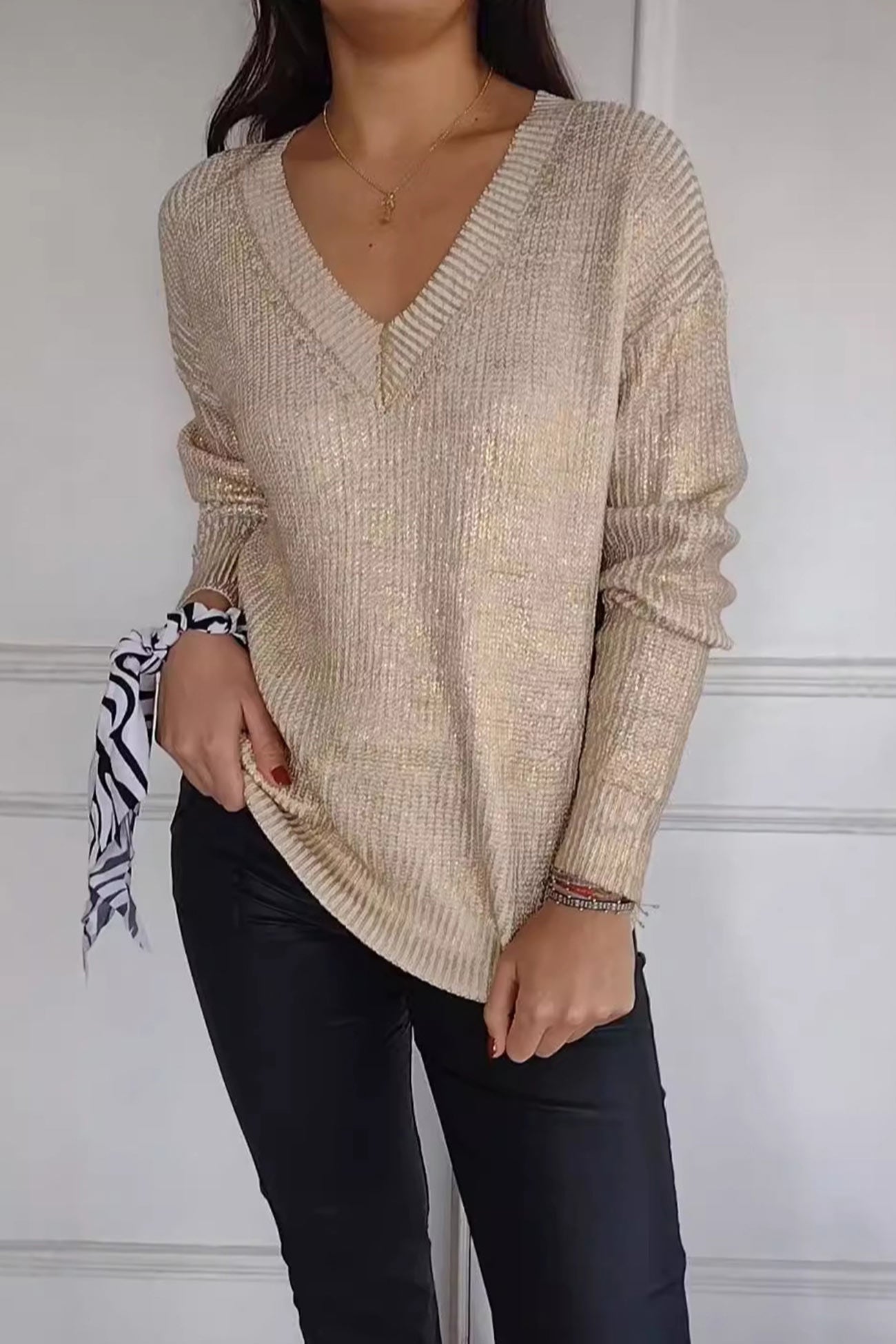Effortlessly Elegant Sweater with a Timeless Design
