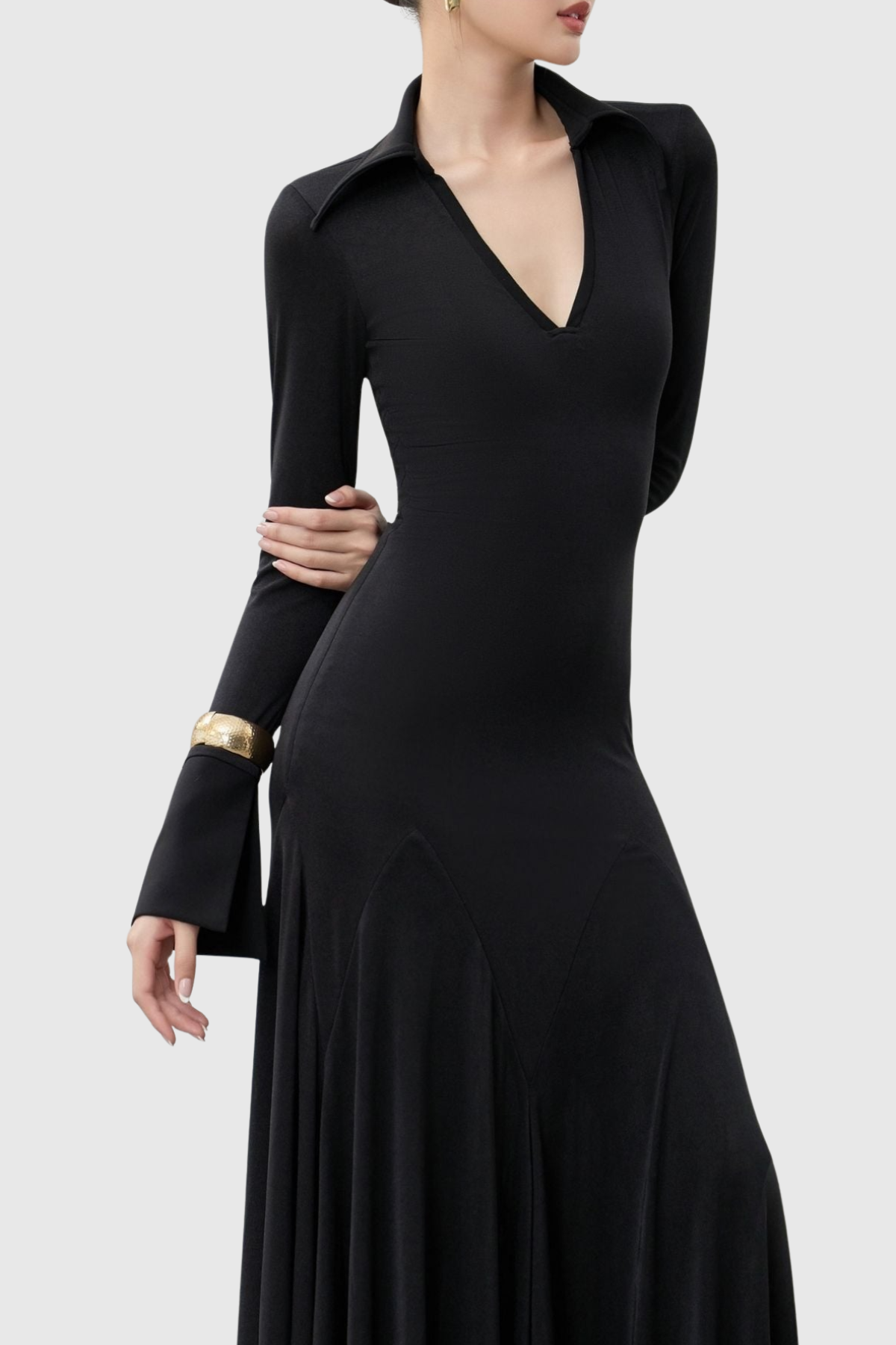 Beautifully Finished Dress in a Timeless Design