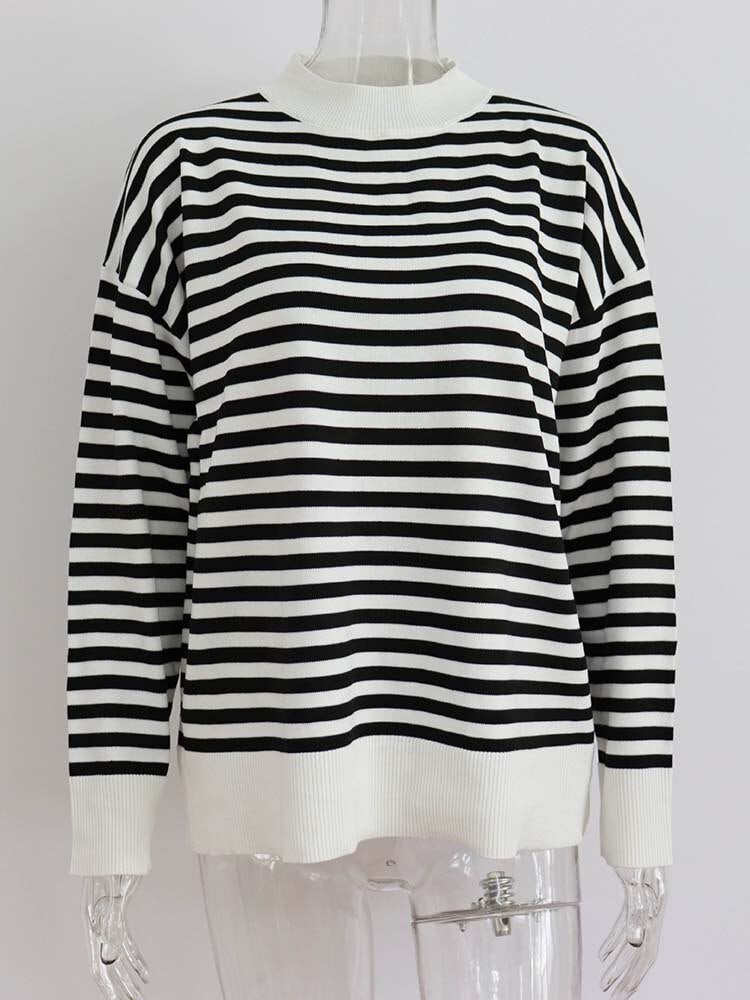 Well Tailored Sweater with a Graceful Silhouette