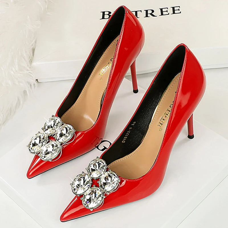 Beautifully Finished Heels in a Timeless Design