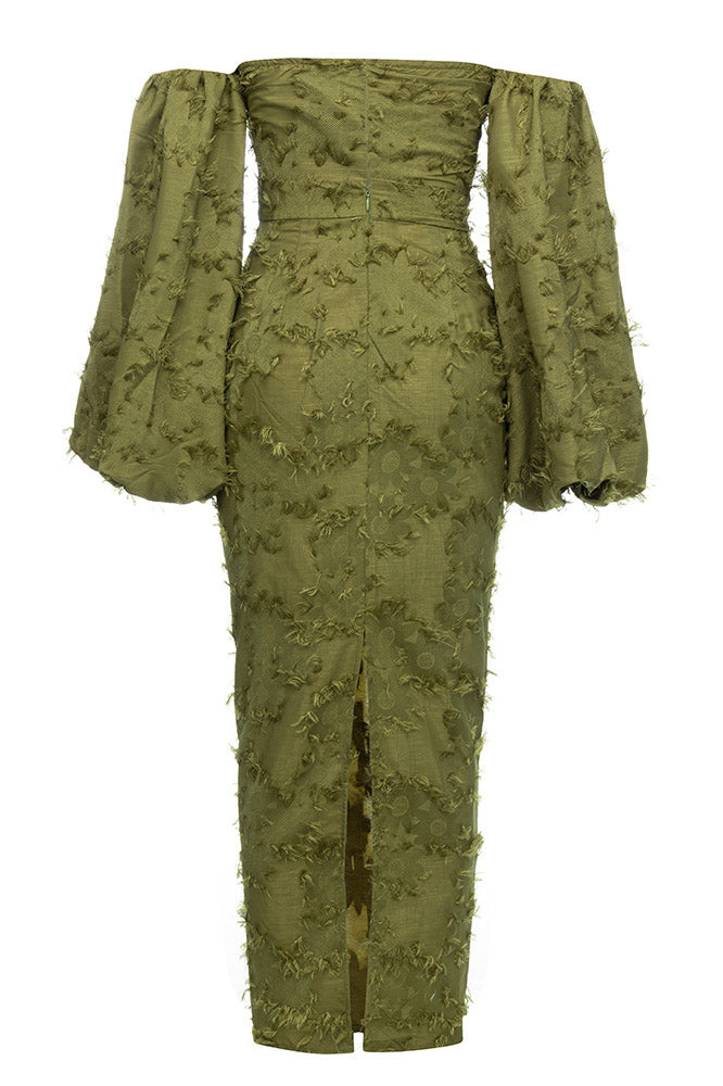 Well Tailored Garment with a Graceful Silhouette