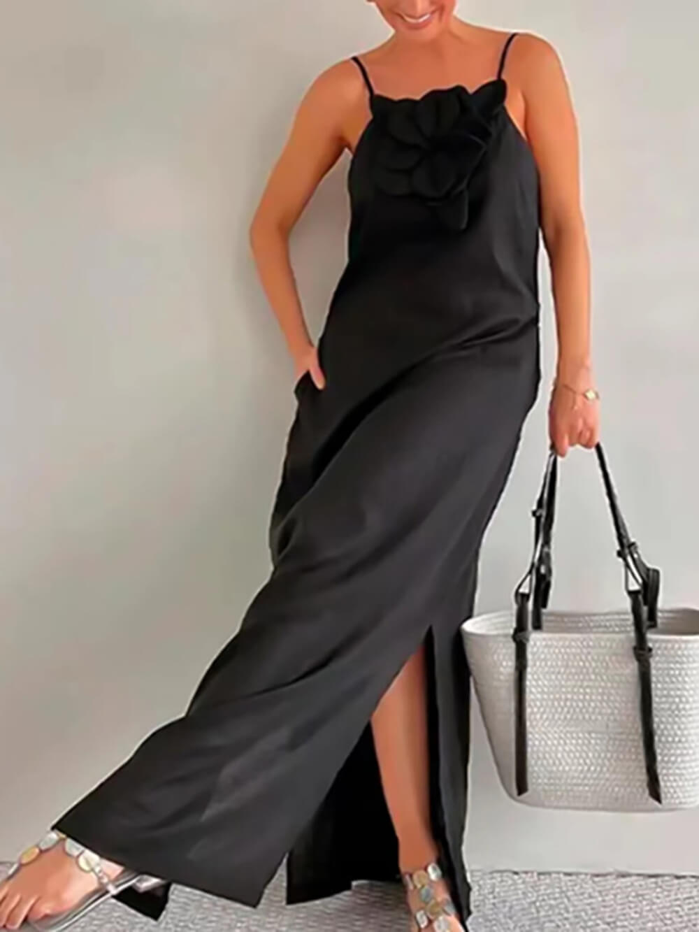 Beautifully Finished Dress in a Timeless Design