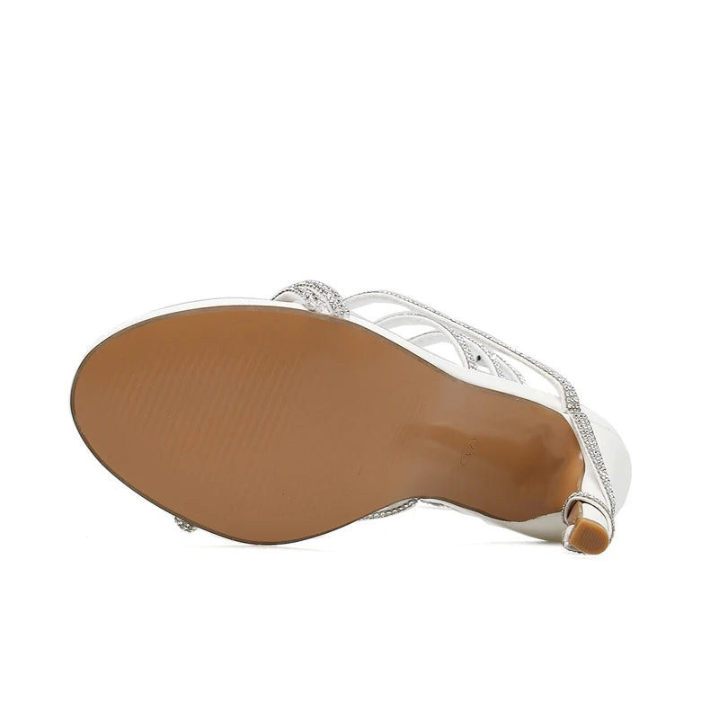Effortlessly Elegant Sandals with a Timeless Design