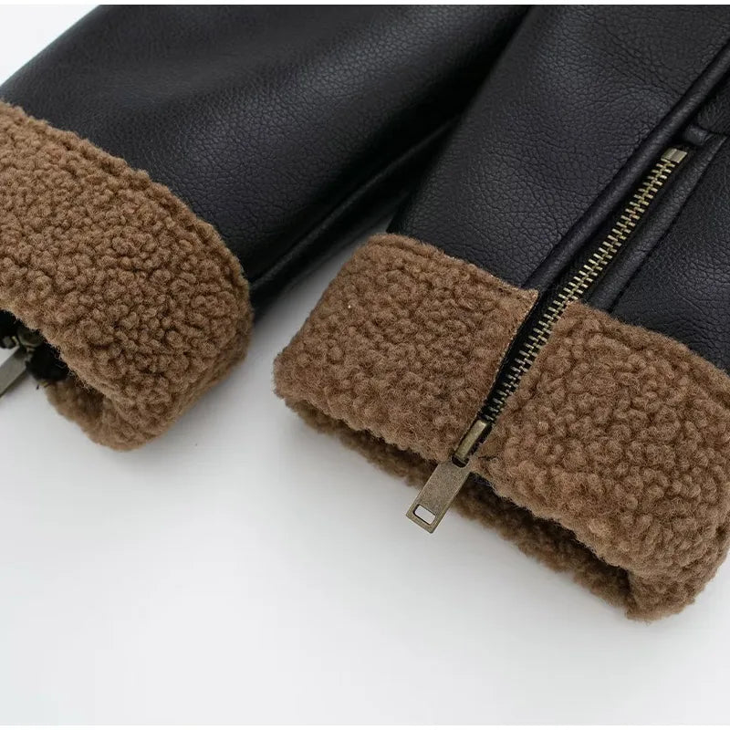 Effortlessly Elegant Jacket with a Timeless Design
