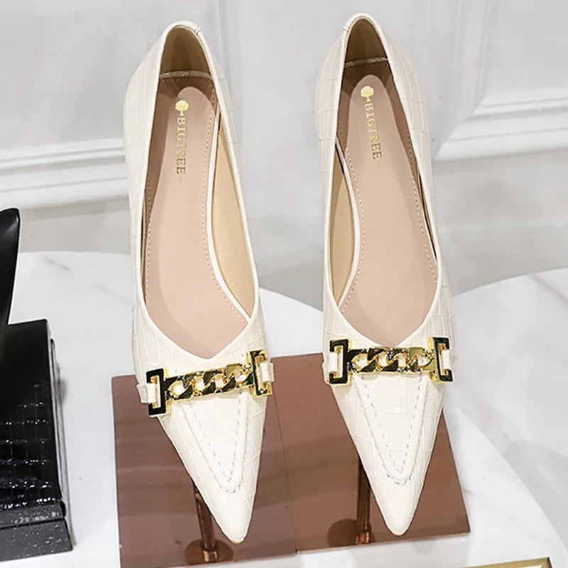 A Vintage Style Heels with Delicate Timeless Details