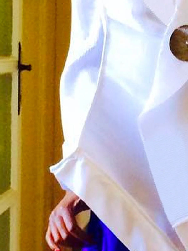 Beautifully Crafted Blouse in a Classic Style