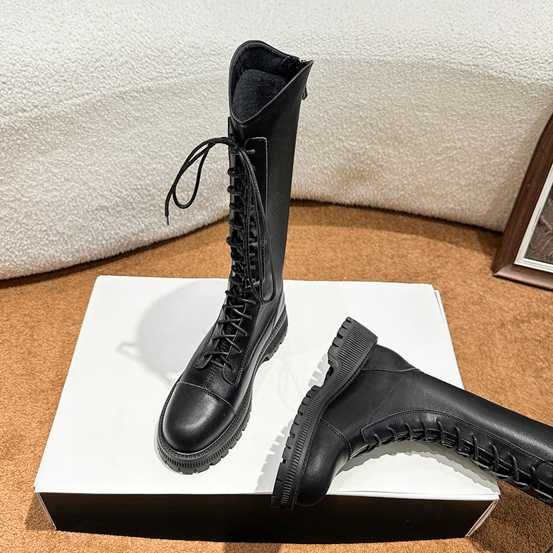 Effortlessly Elegant Boots with a Timeless Design