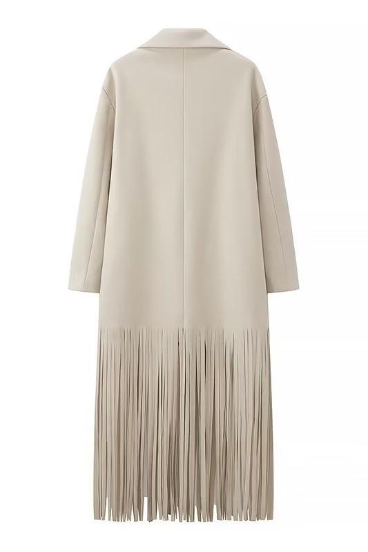 Well Tailored Coat with a Graceful Silhouette