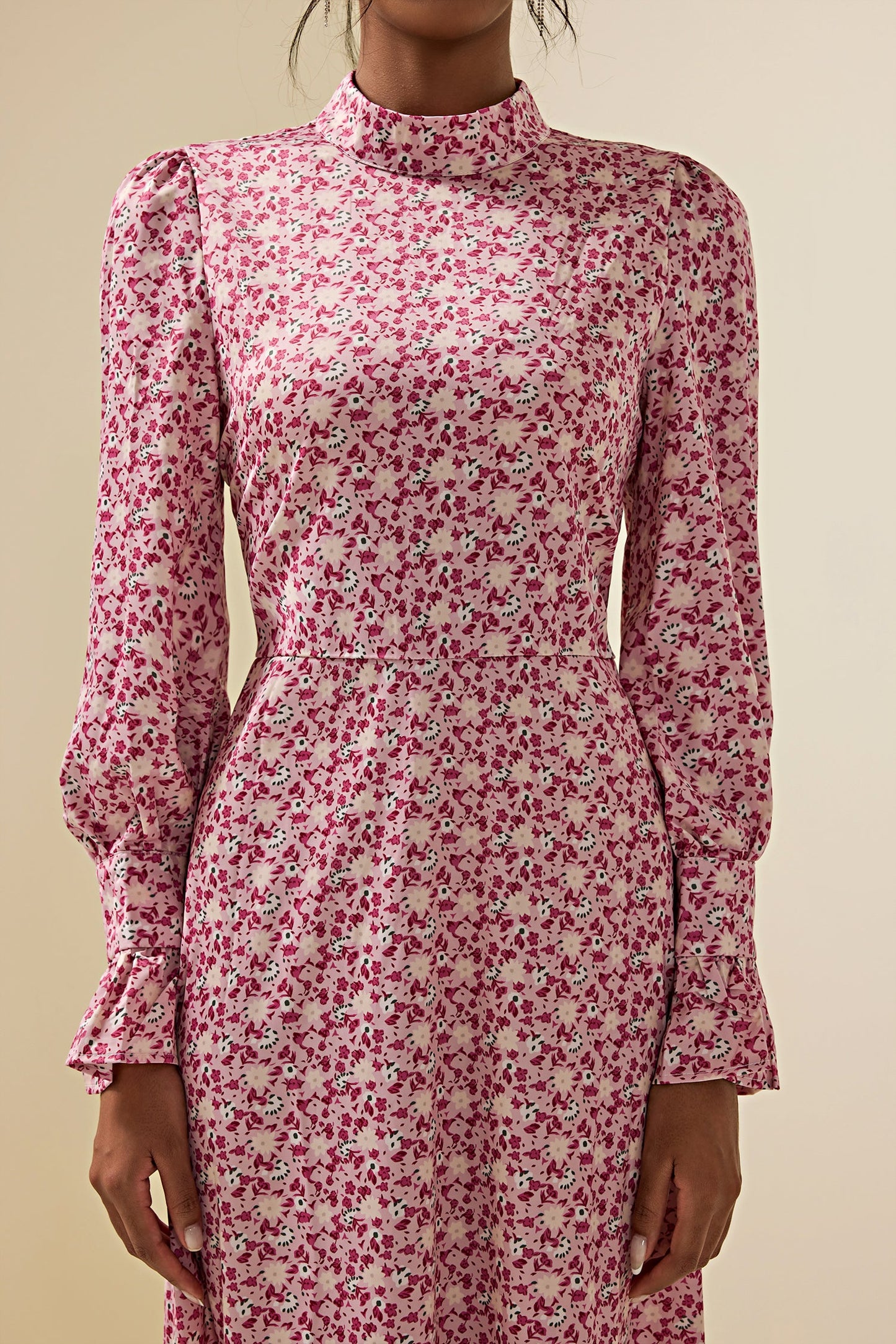 Beautifully Finished Dress in a Timeless Design
