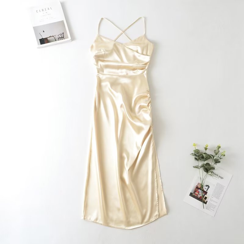 Effortlessly Elegant Dress with a Timeless Design
