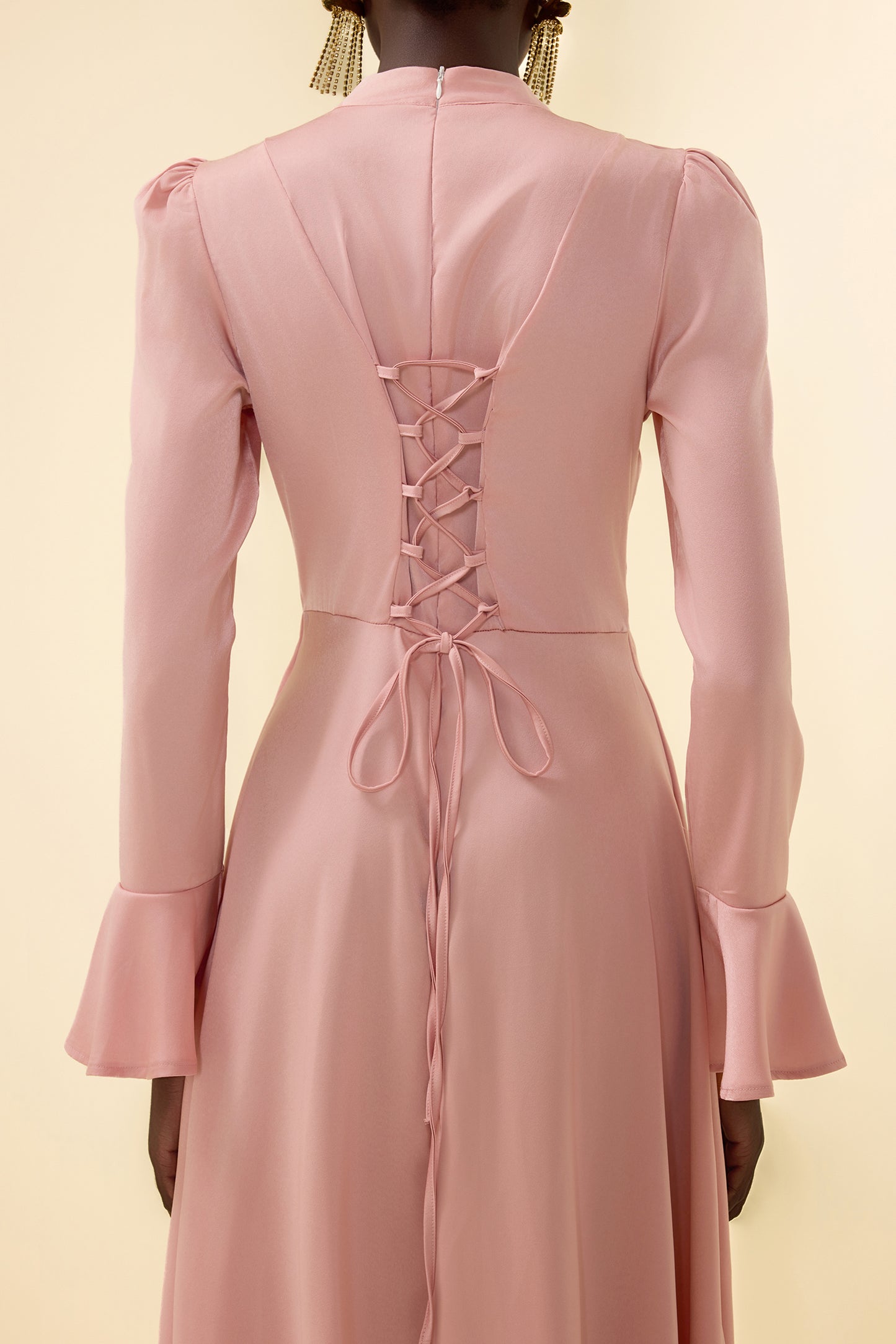 Beautifully Finished Dress in a Timeless Design