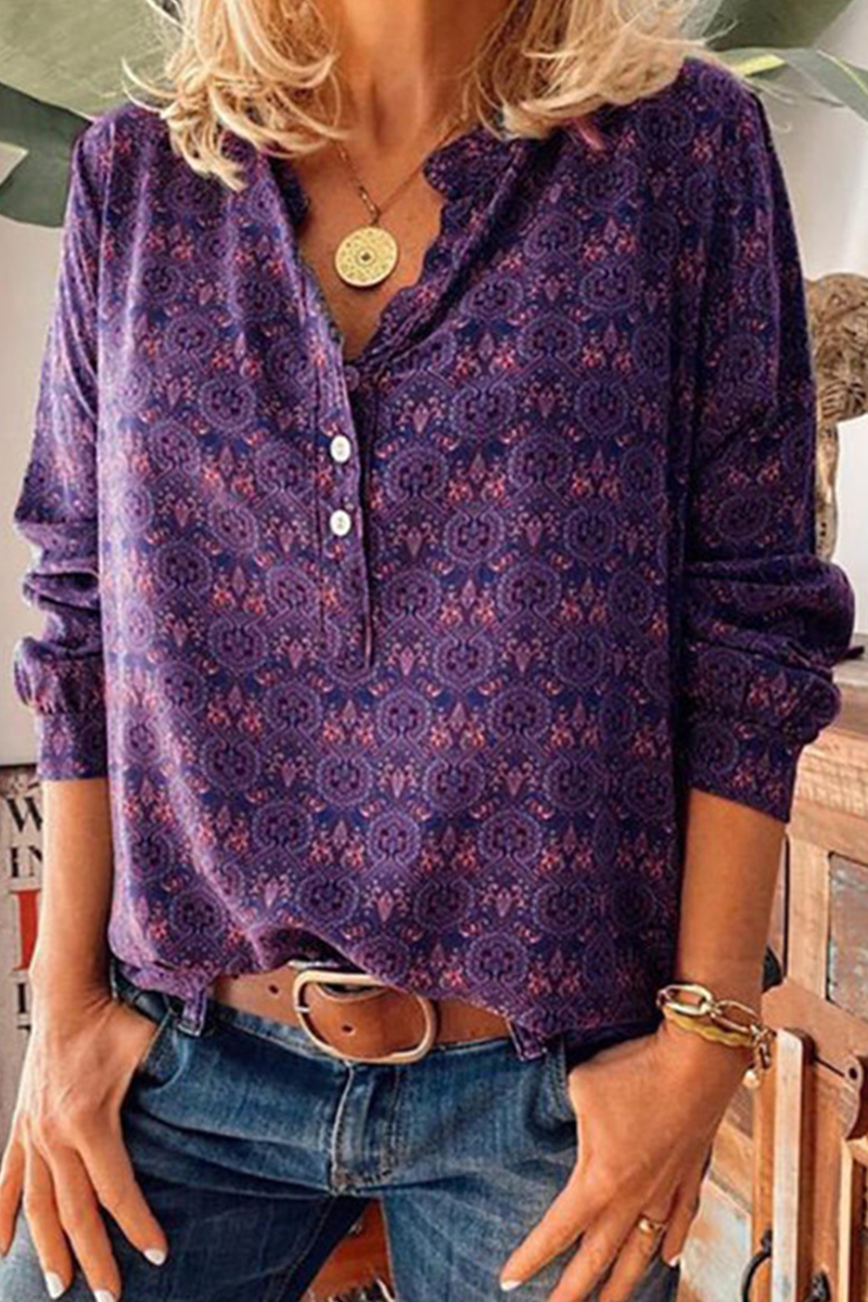 Effortlessly Elegant Top with a Timeless Design