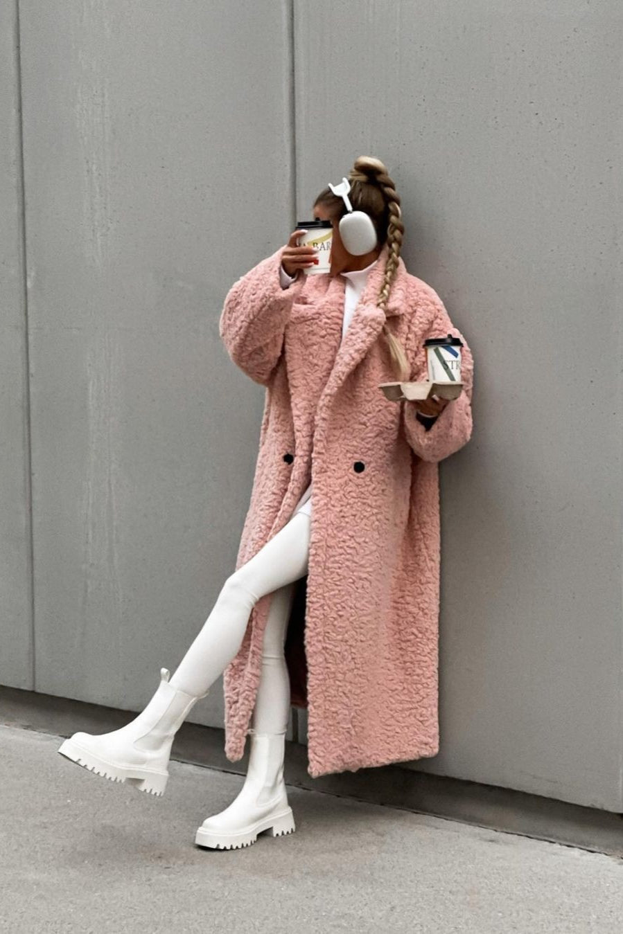 Well Tailored Coat with a Graceful Silhouette