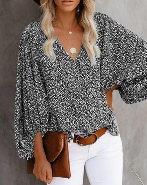 Well Tailored Blouse with a Graceful Silhouette