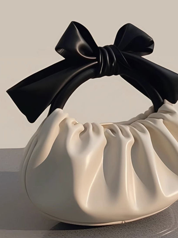 Well Tailored Bag with a Graceful Silhouette